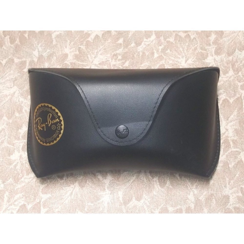 Ray-Ban Black Case for Aviator Sunglasses Clean Sturdy except crease near snap
